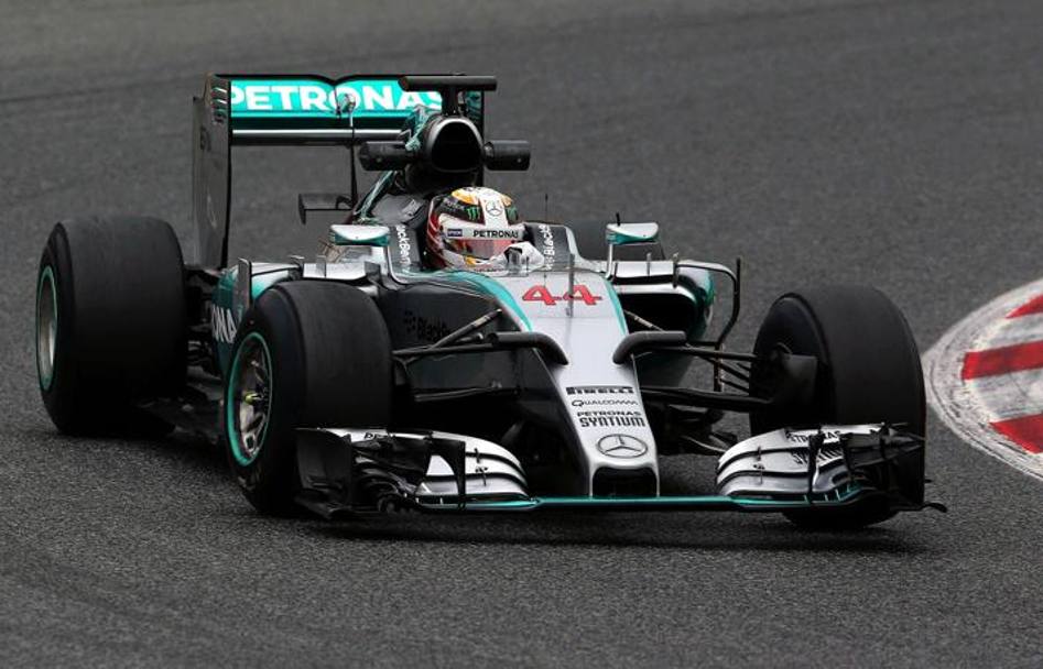 41 giri in mattinata per Lewis Hamilton con la Mercedes. LaPresse